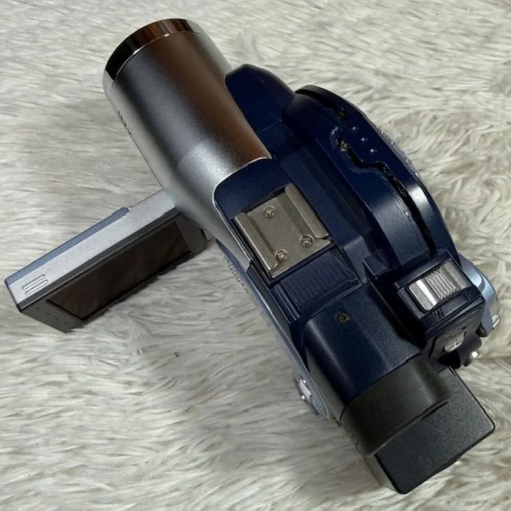 Hitachi DZ-MV550A DVD CAM 18x Optical 500x Digital Zoom Camcorder